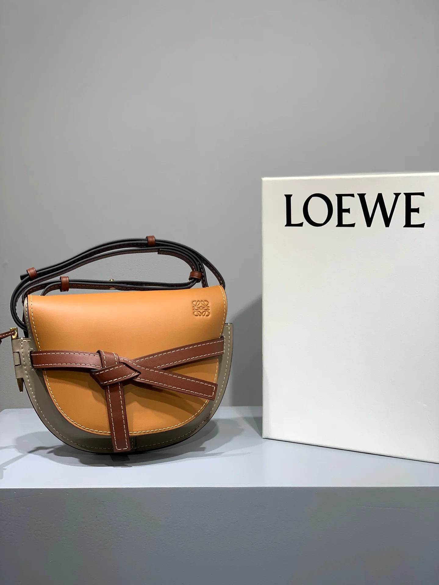 Loewe-gate-small-20x19x11-5-cm-3