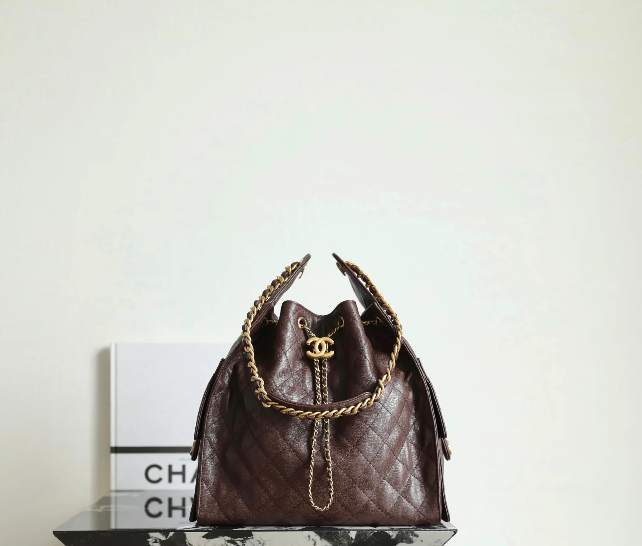 Сумка Chanel 25 - Хиппи-хобо - Шоколадный, средний размер - Золотая пряжка