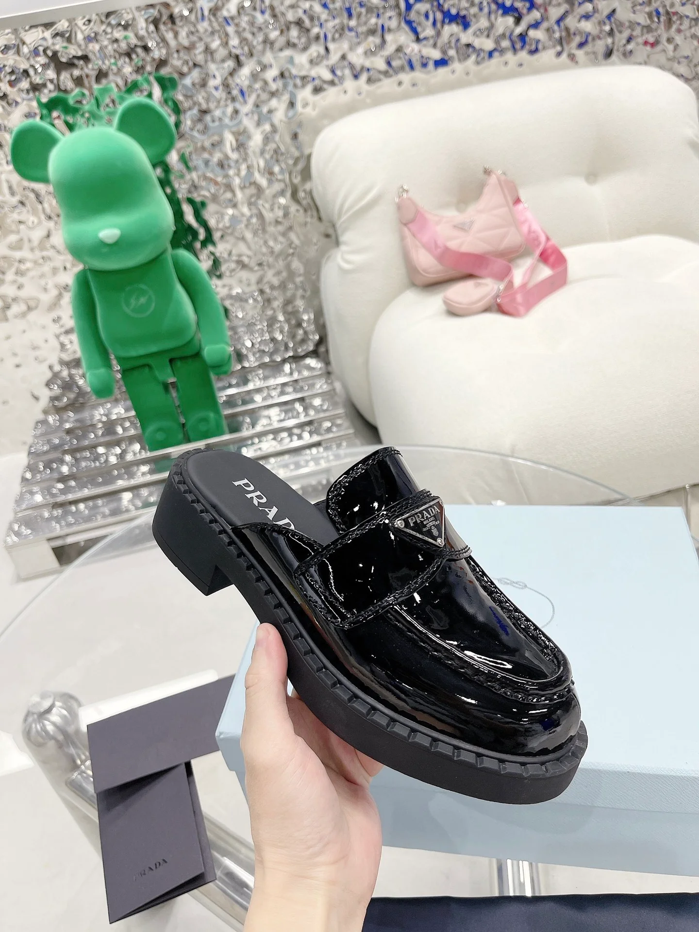 Коллекция Prada 2022 года с подиума - Лоферы на платформе