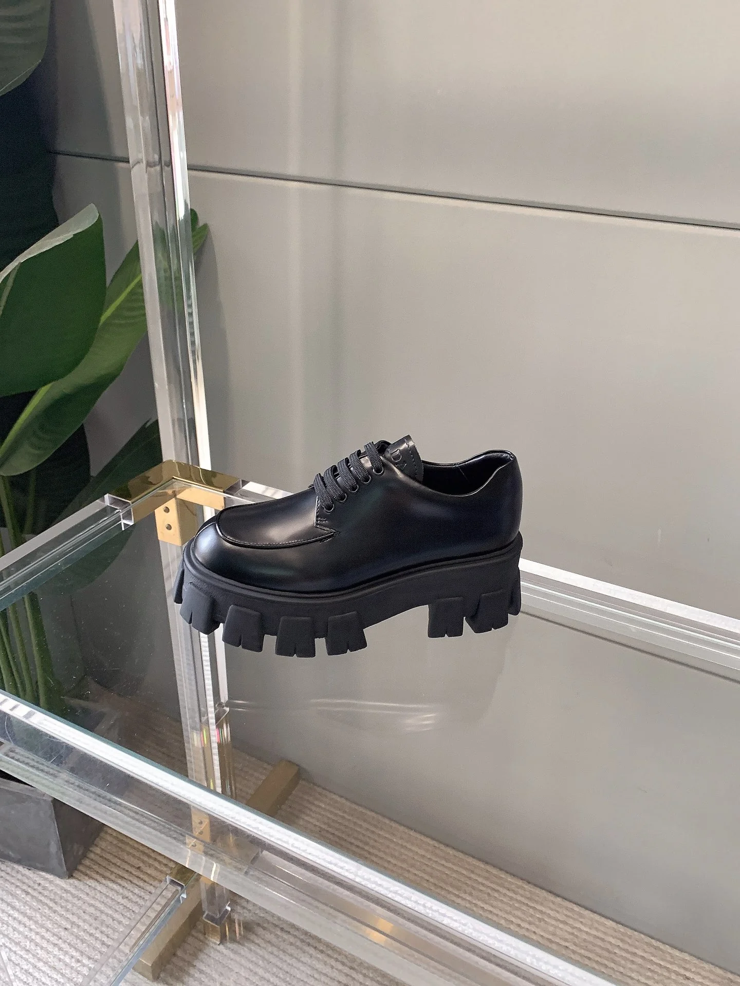 Prada - Туфли на платформе - Кожаные туфли