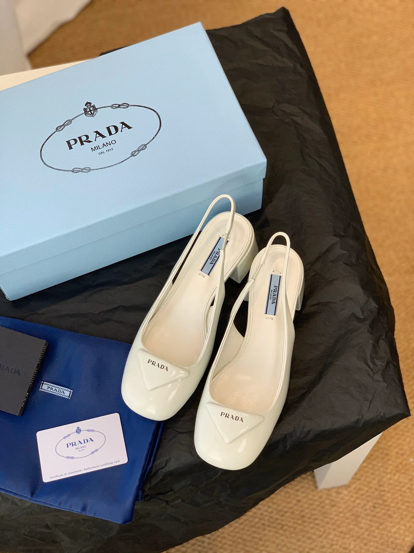 Туфли Prada - Туфли-мэри-джейн на низком каблуке от Prada - белые