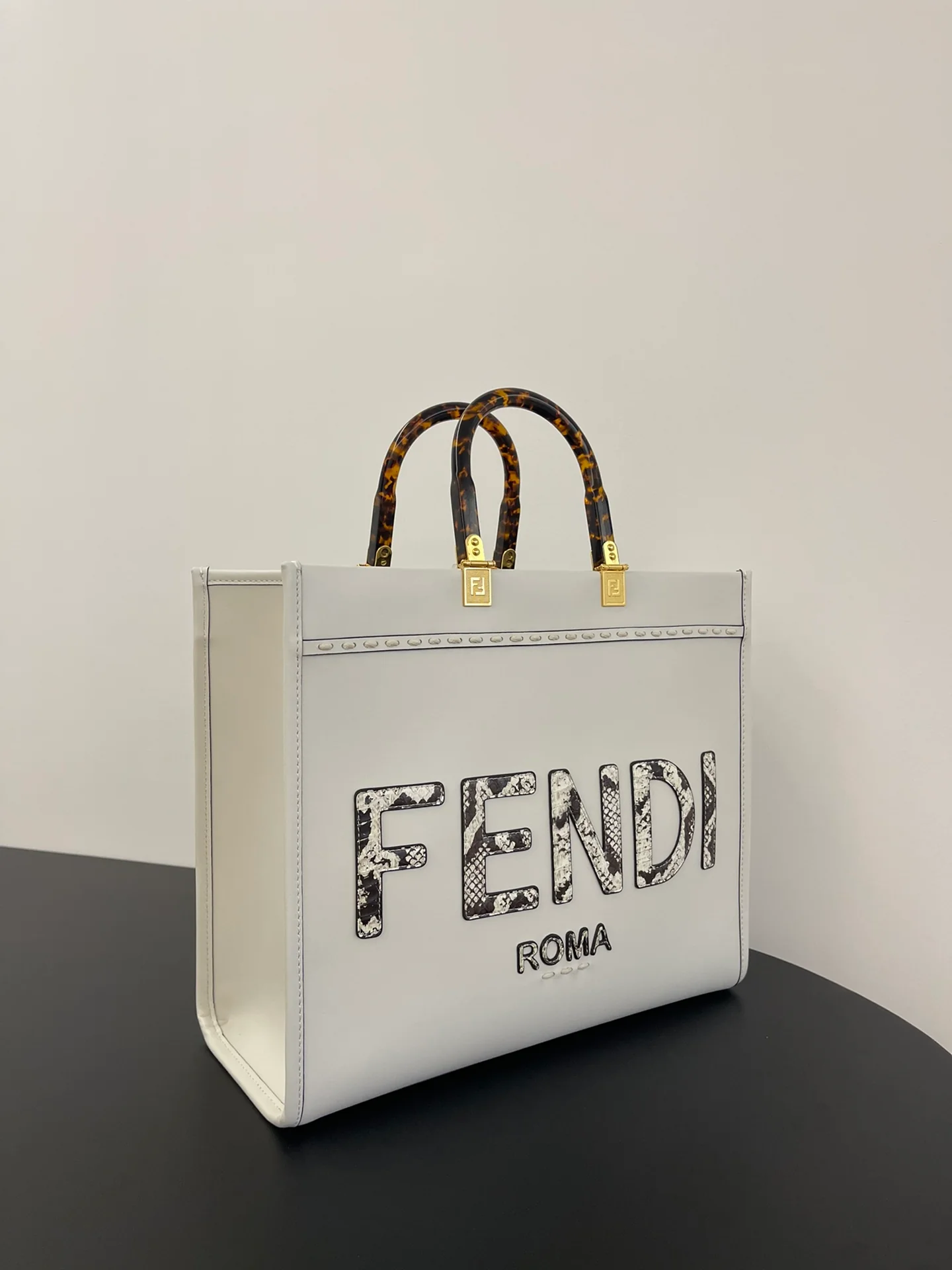 Сумка-тоут Fendi с логотипом Sunshine - белая.