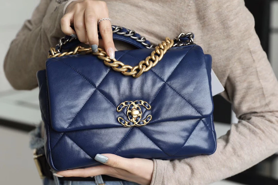 Сумка Chanel 19 - маленькая, темно-синяя