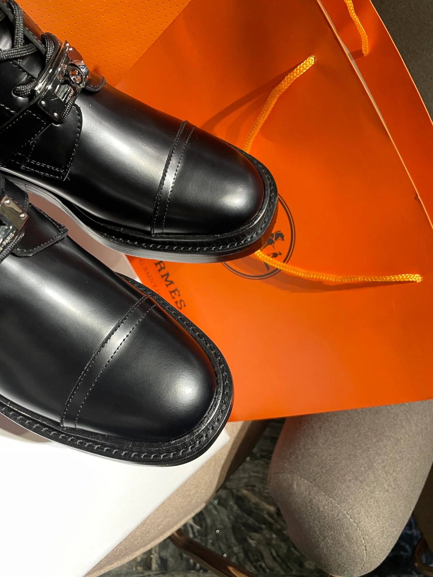 Новинка сезона осень/зима 2022 от Hermes - ботинки Martin с пряжкой H.