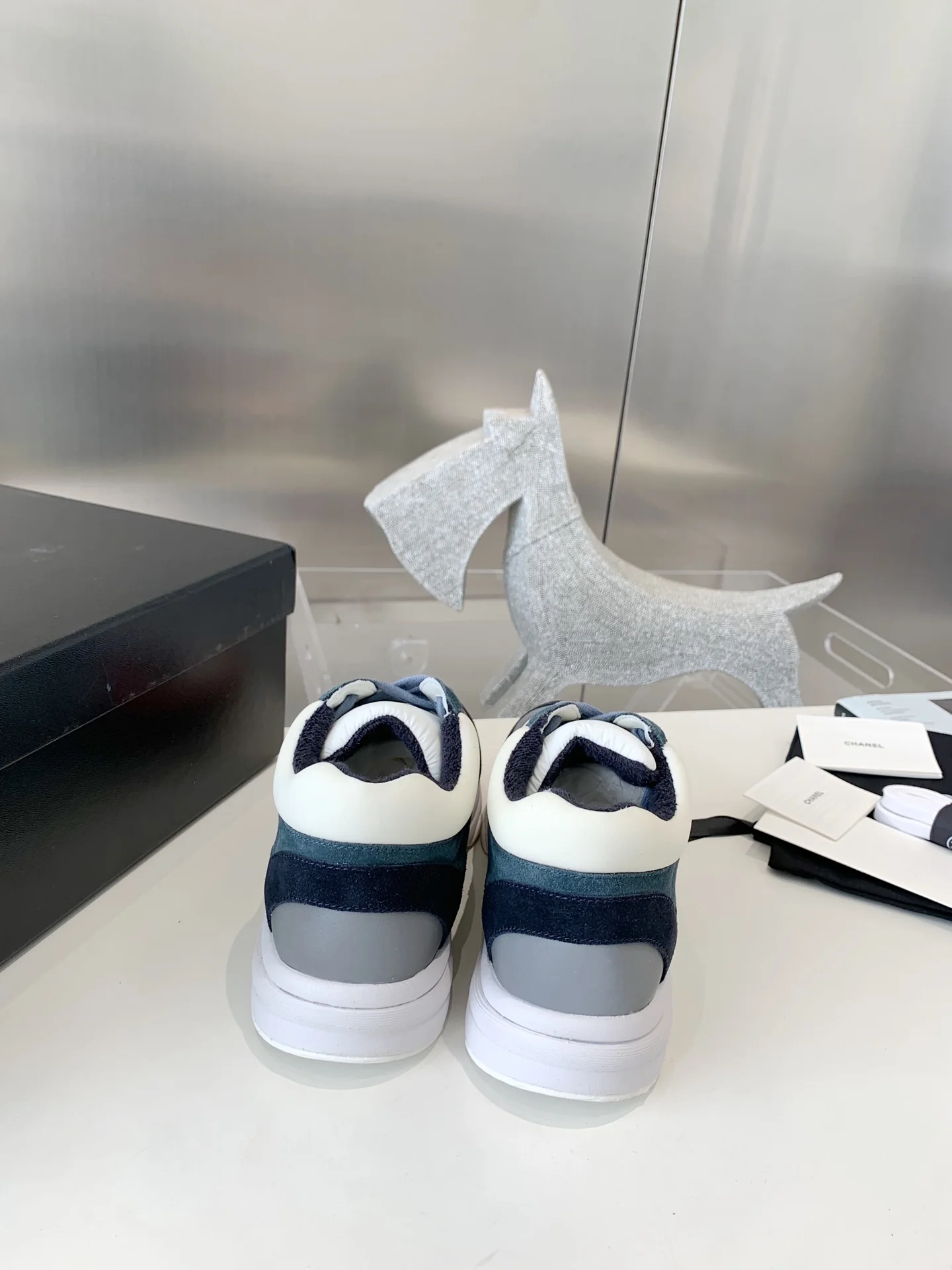 Новинка сезона осень/зима 2022 от Chanel - Спортивные повседневные туфли - Черные