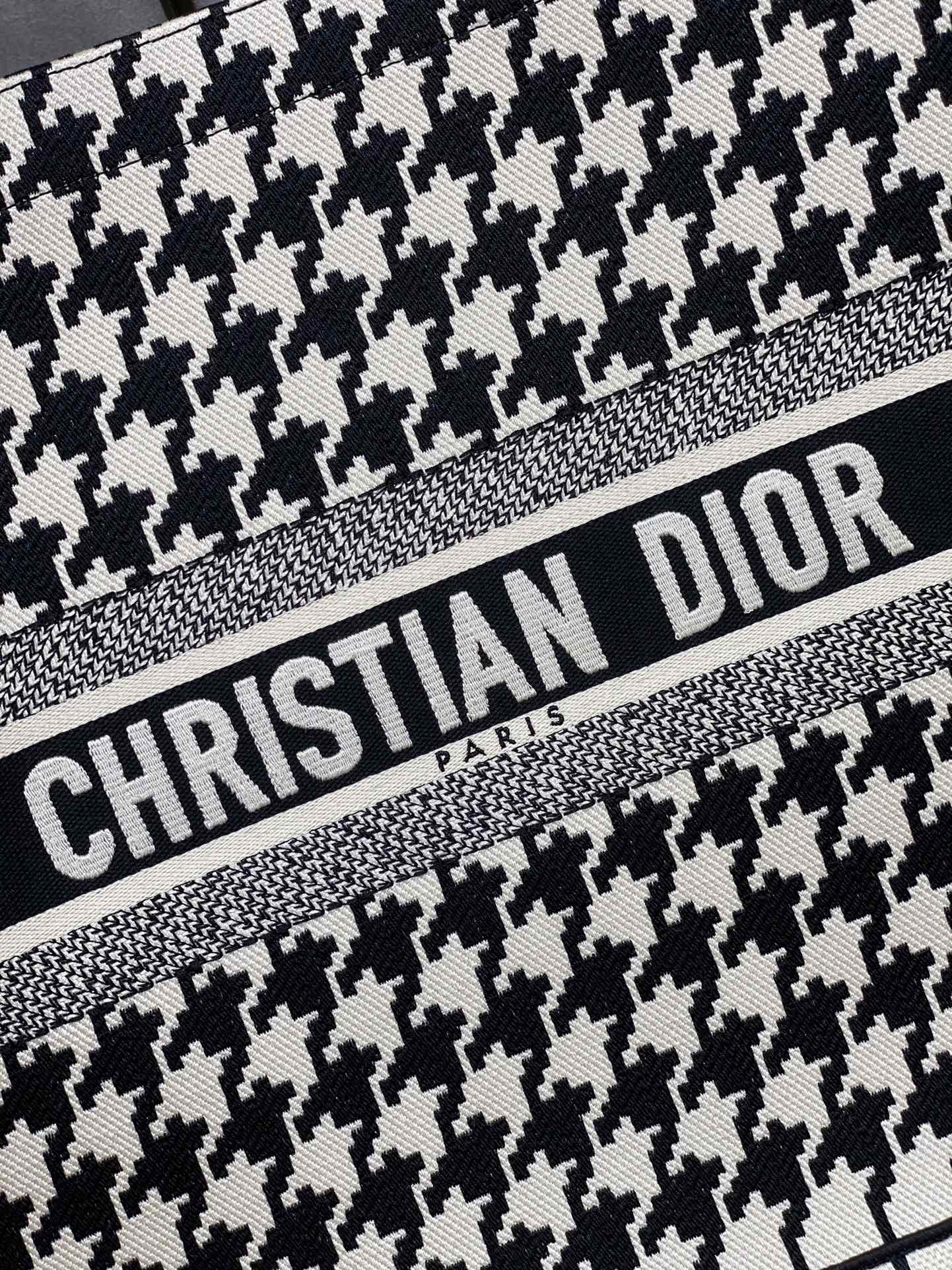 Сумка Dior Book Tote, большой размер 41-5 см, черная, в клетку ?гусиная лапка?.