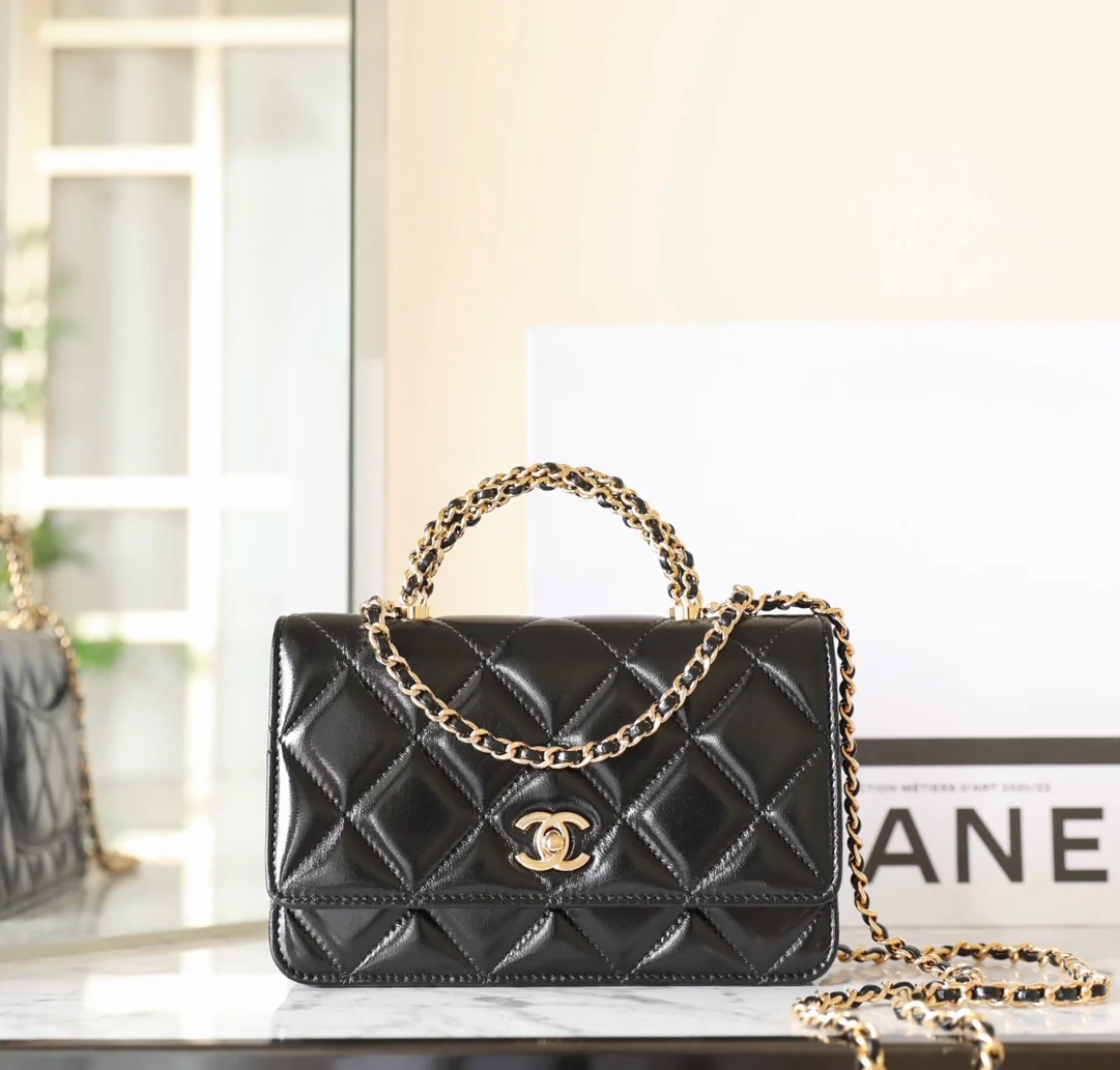 Сумка Chanel на цепочке с петлевой ручкой - WOC - Черная