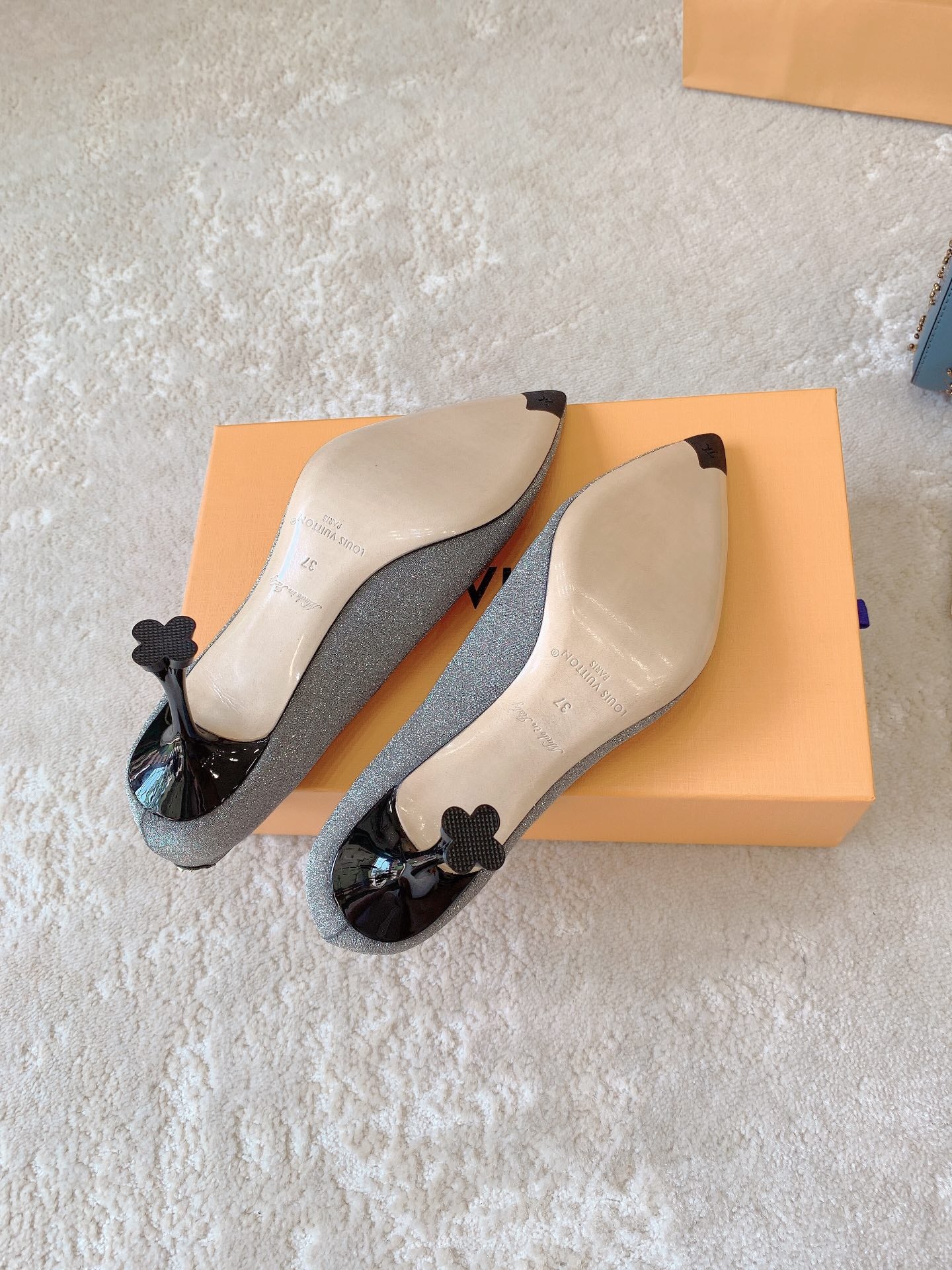 Новинка весны/лета 2023 года - Коллекция Blossom Elegance - Босоножки на высоком каблуке - 7-5 см - Серые