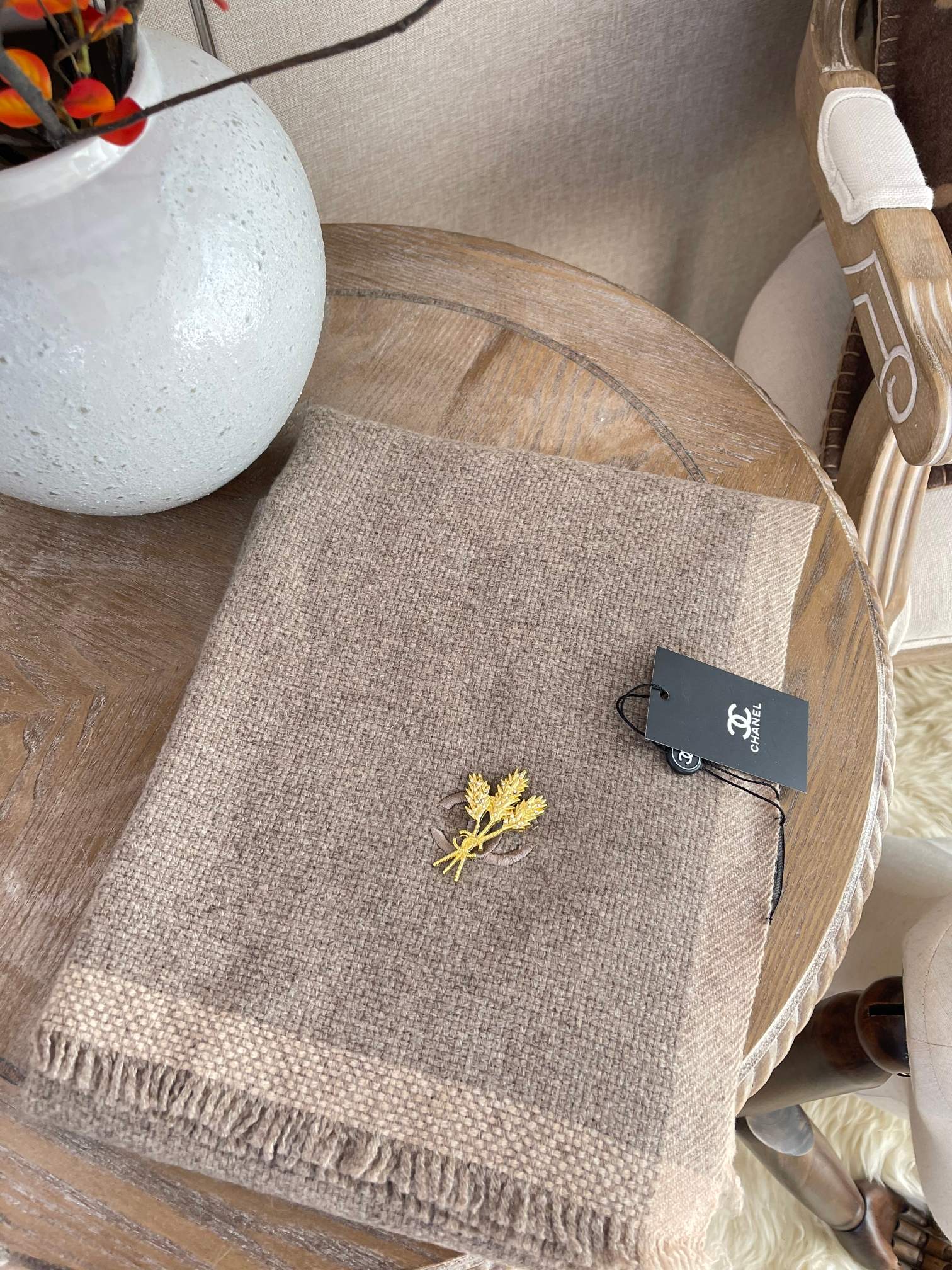 Chanel - Ультратеплый шарф из высококачественного кашемира - В комплекте брошь в виде колосьев пшеницы - 60-180 см