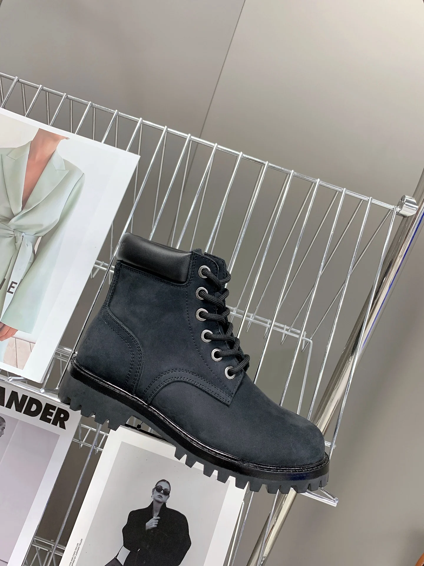 Celine - 2022 - Новые классические ботинки Dr. Martens