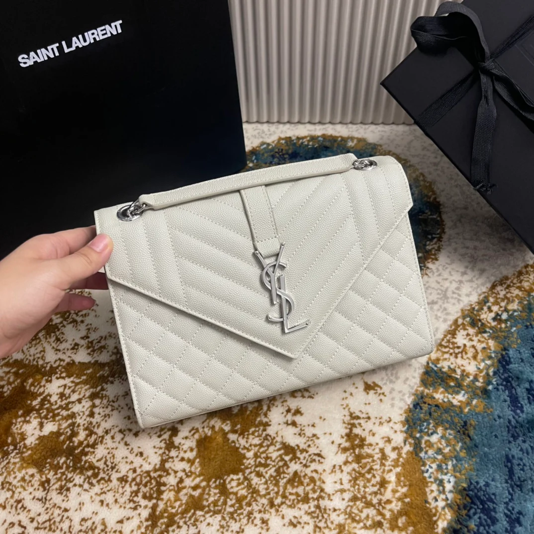 Стеганая сумка-конверт YSL Monogram Caviar V-образной формы - средний размер