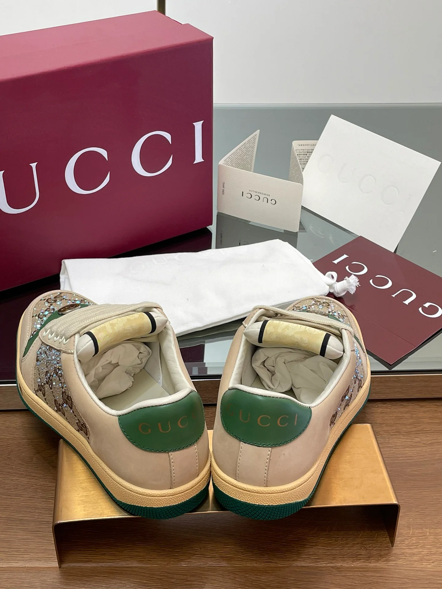 Ретро-скейтбордистские кроссовки Gucci 2025 — зеленые