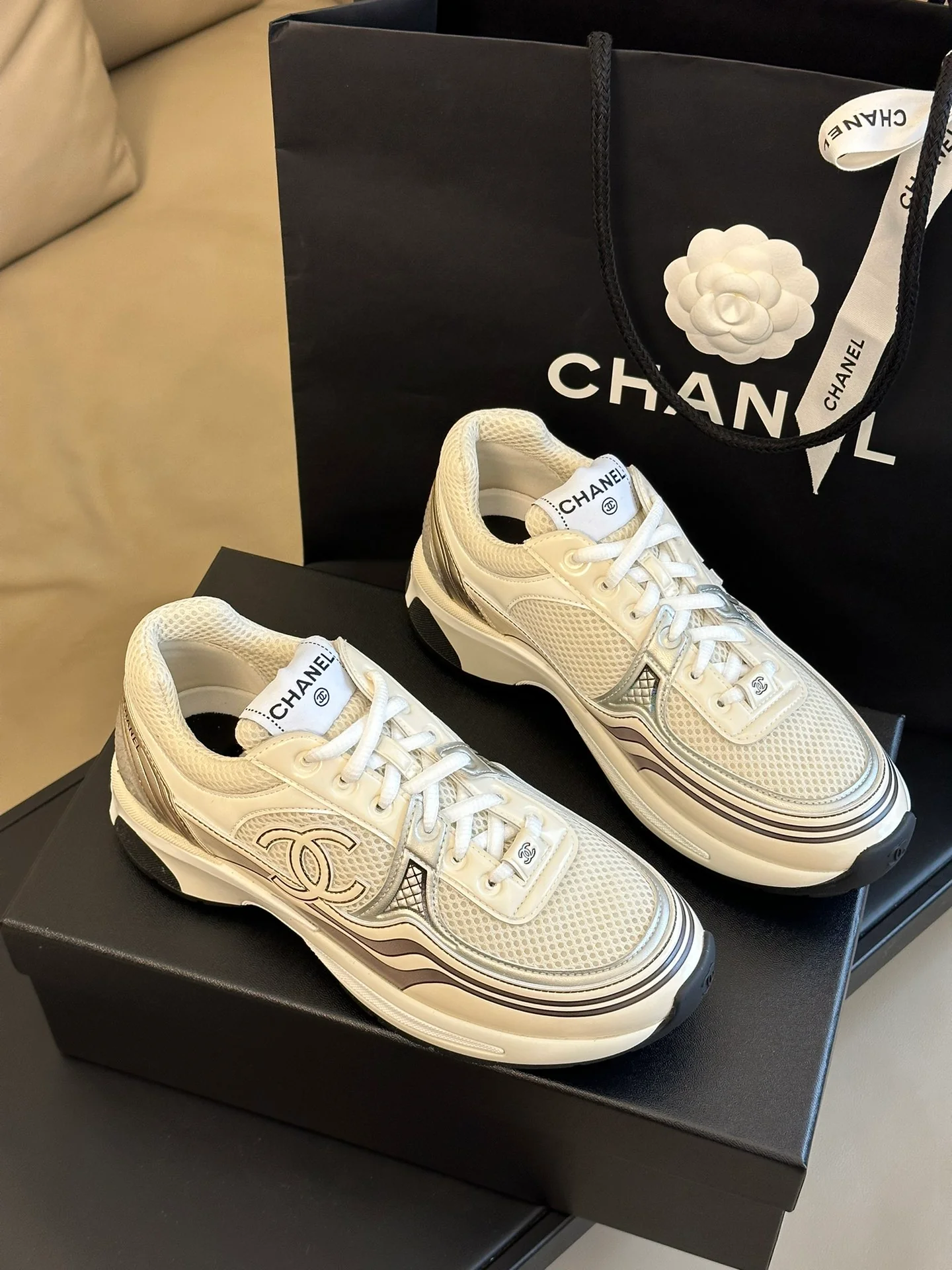 Новинка сезона осень/зима 2023 от Chanel - Кроссовки - Улучшенная версия - Золотистые и серебряные