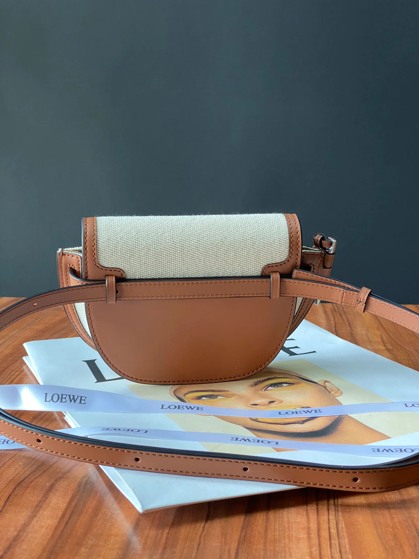 Loewe-gate-mini-21x12-5x9-5-cm-17