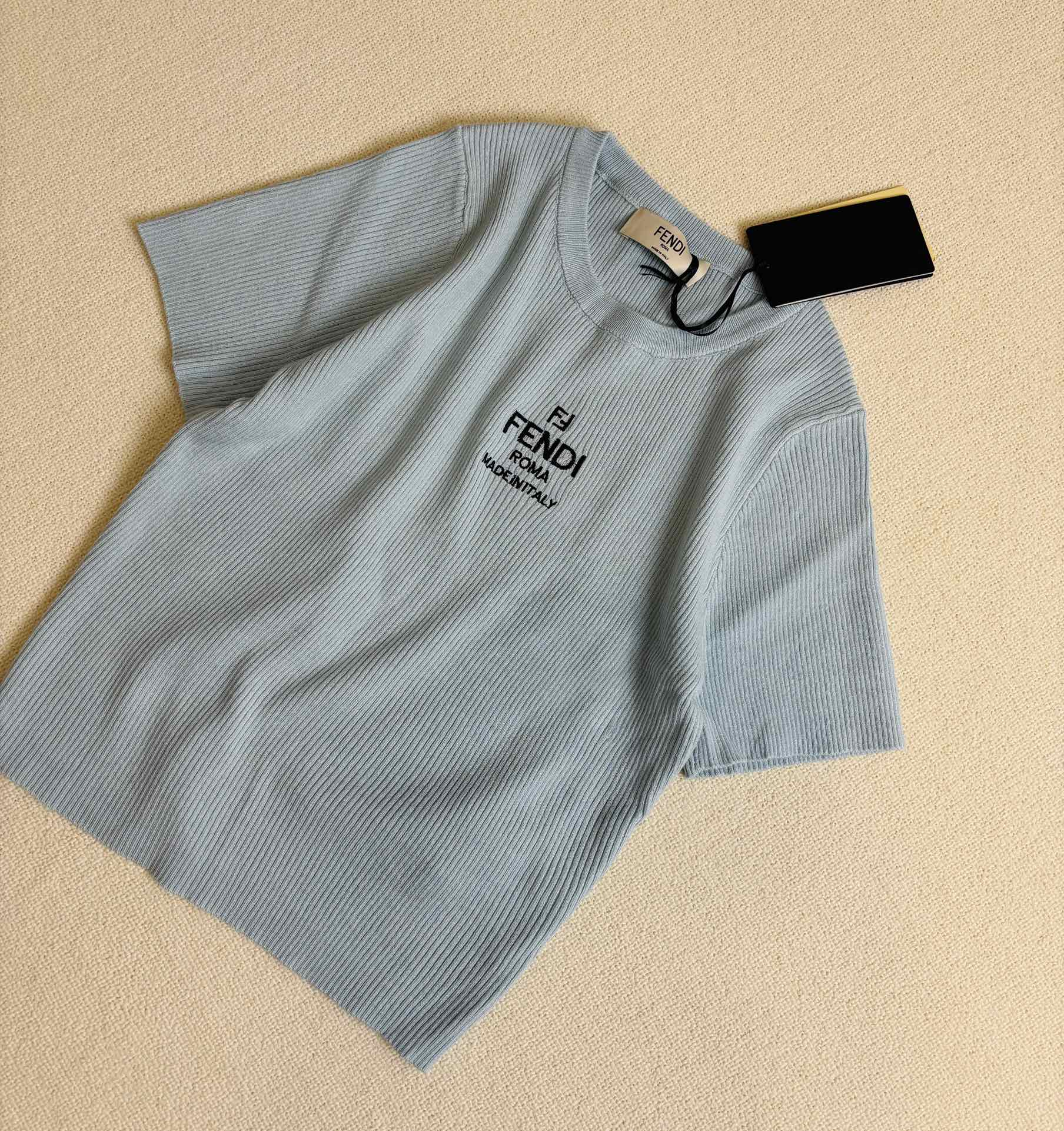 Fendi - 2403 - Вязаный топ с коротким рукавом для ранней весны - Серый
