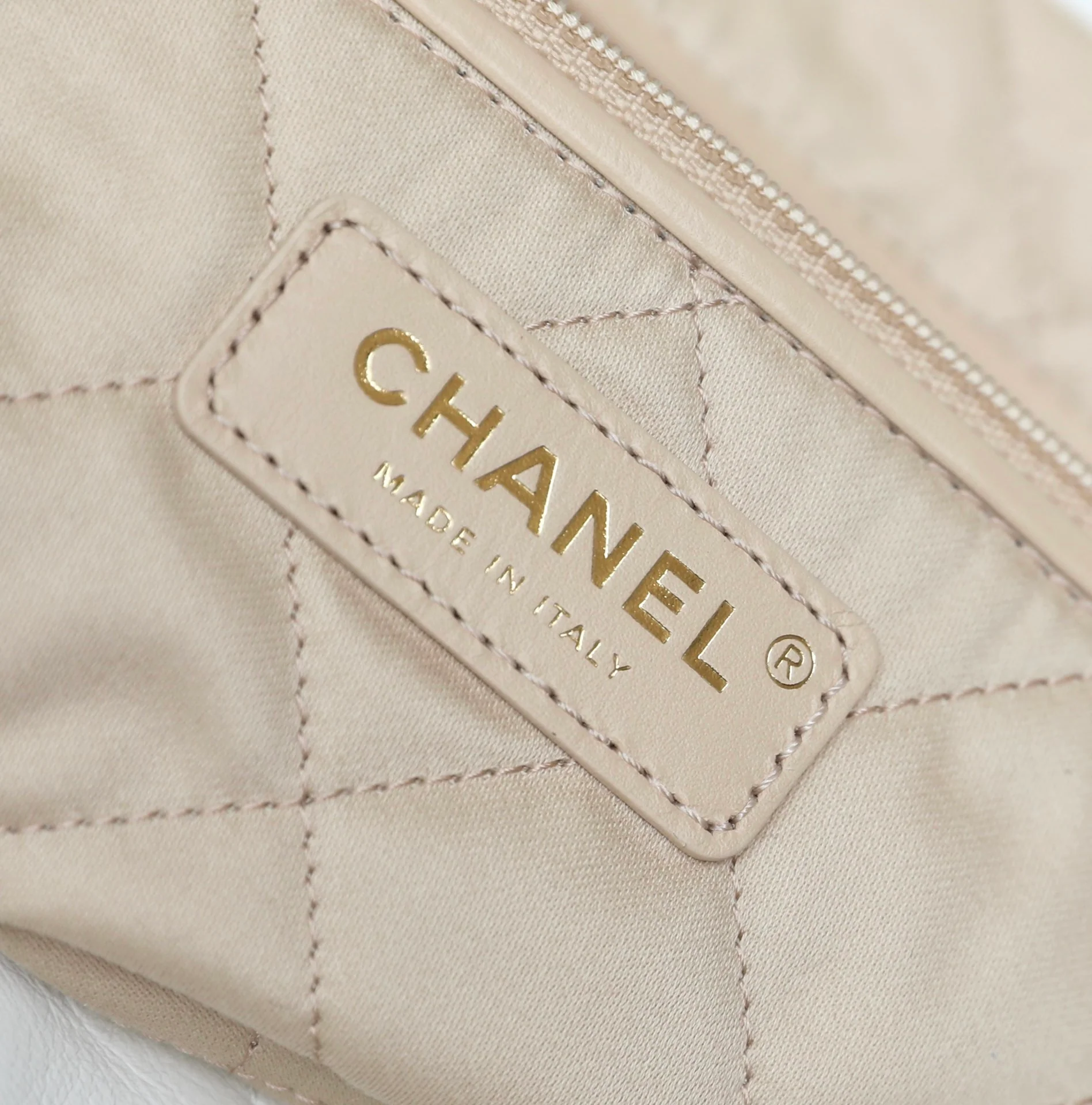 Сумка Chanel 22 - белая - маленькая