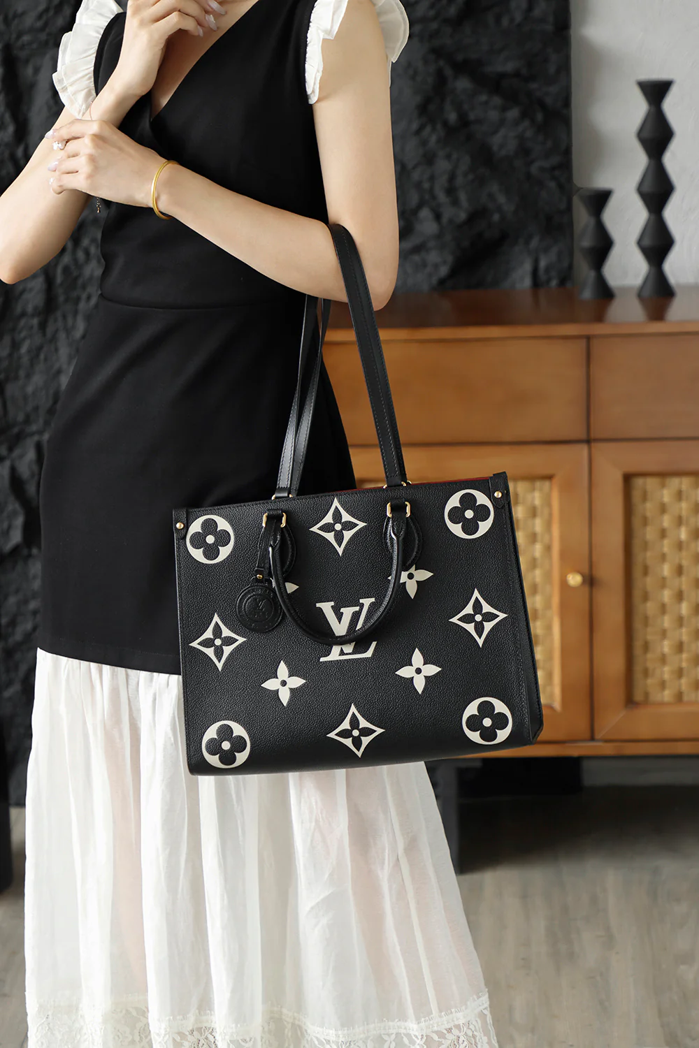 LV-m45495-onthego Средний - Черно-белый