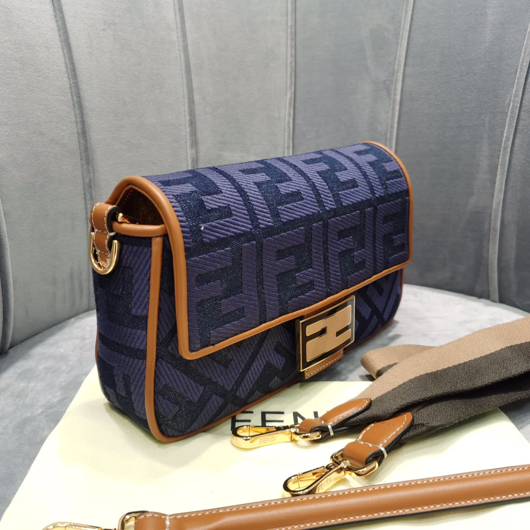Сумка Fendi Baguette Medium Denim Bag
