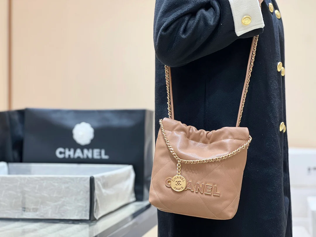 Мини-сумка Chanel Mini 22, лимитированная серия, мусорный мешок - коричневый.