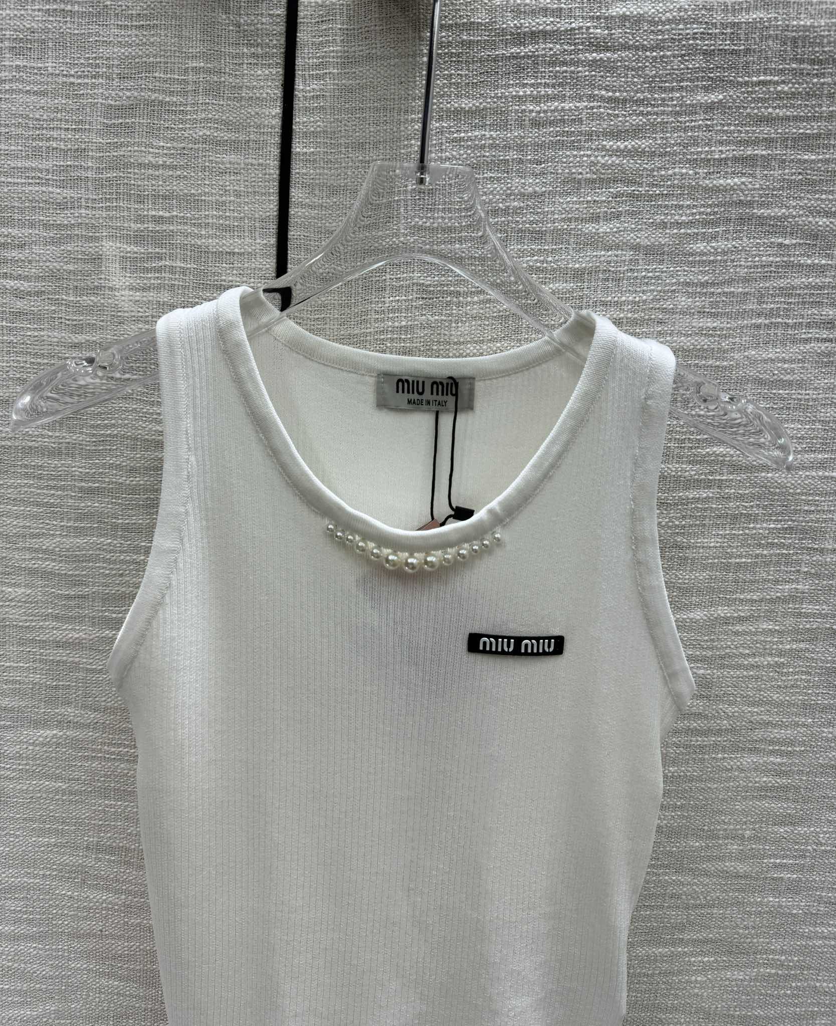 Жилет Miu Miu-2404 из плотной вязки с бисером - белый