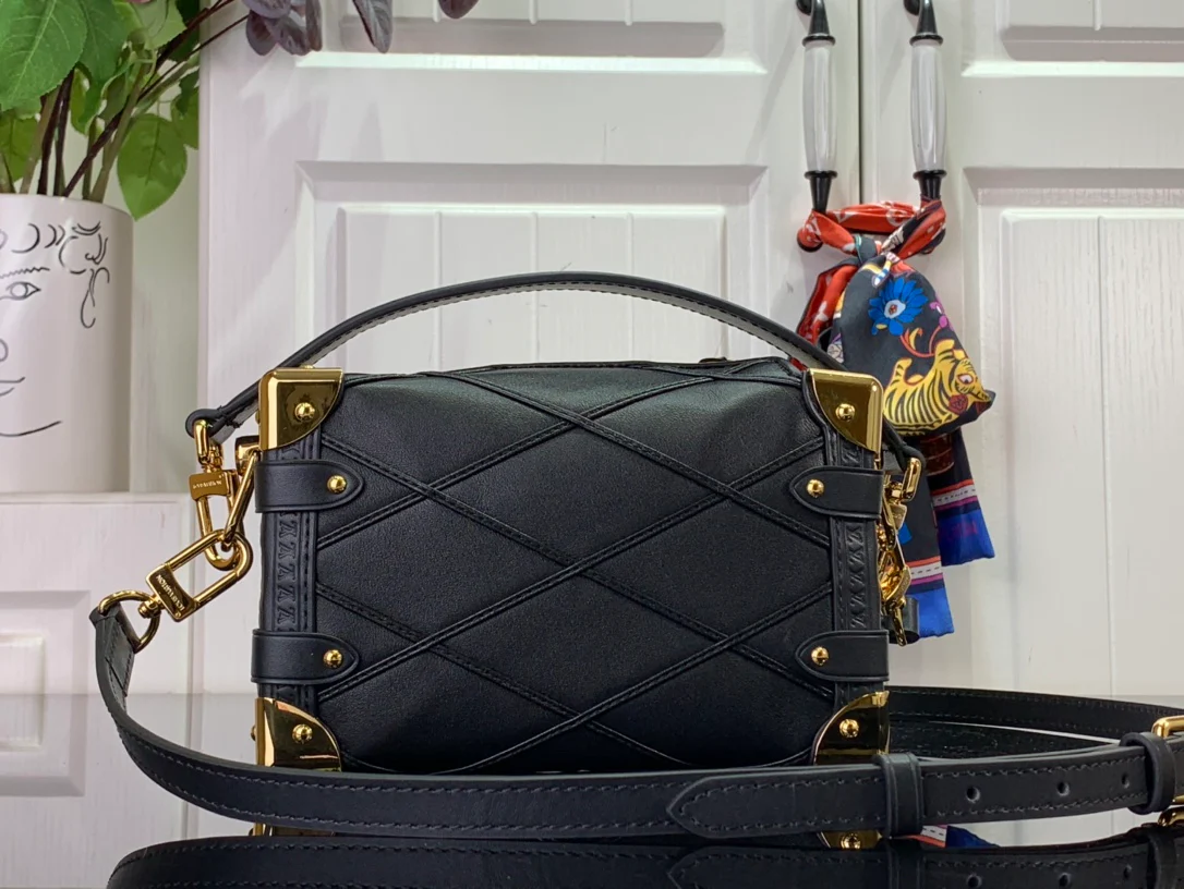 m83080-LV-side-trunk-pm chain bag-black diamond pattern