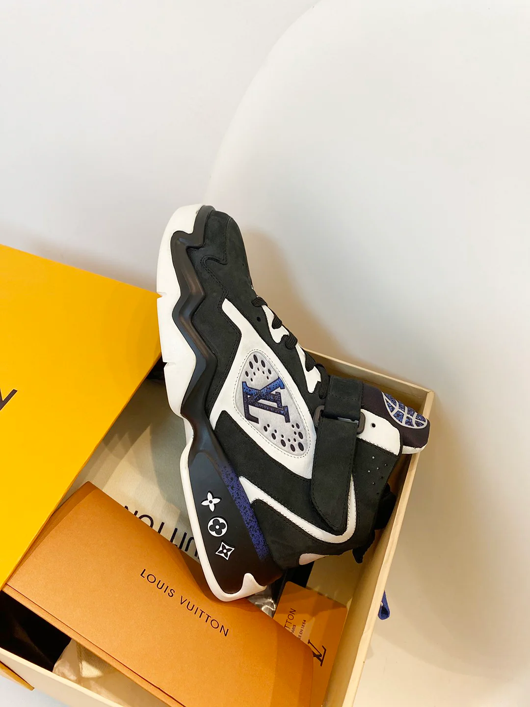 LV-trainer2-basketball shoes-black