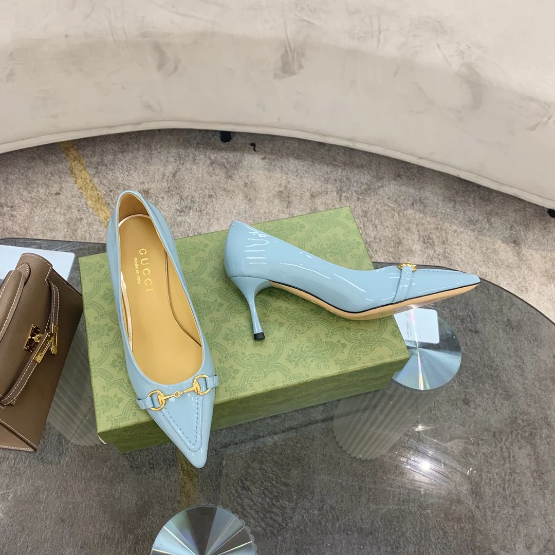 Туфли на высоком каблуке Gucci с острым носком и пряжкой в ??форме подковы