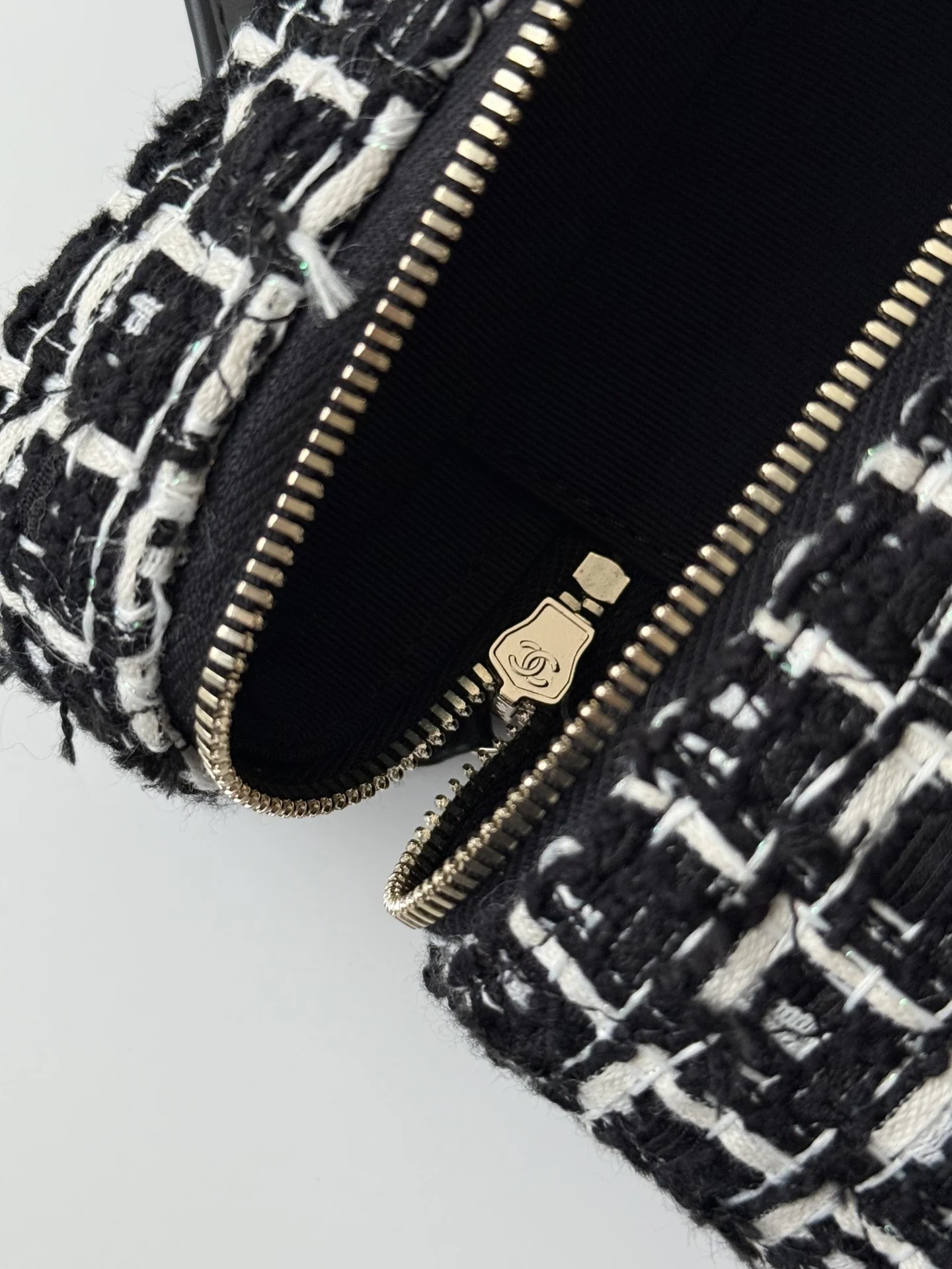 Сумка-ланч Chanel LP из шерсти, черная.