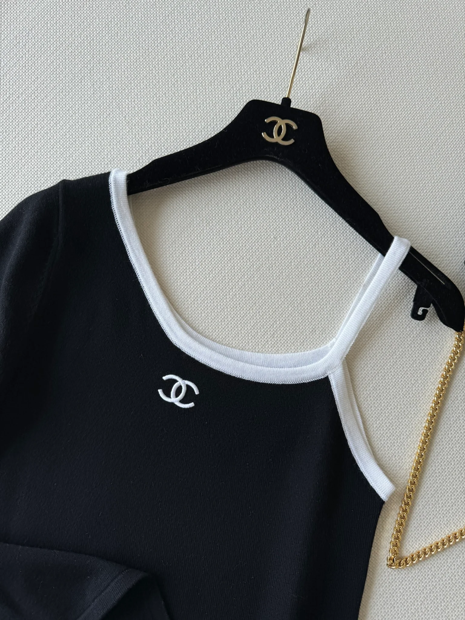 В стиле Chanel - 2403 - Новый топ на одно плечо - Черный