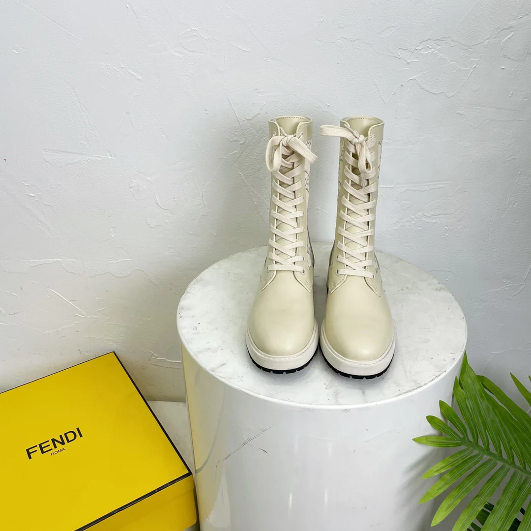 Fendi - Высокие сапоги на шнуровке - Белые