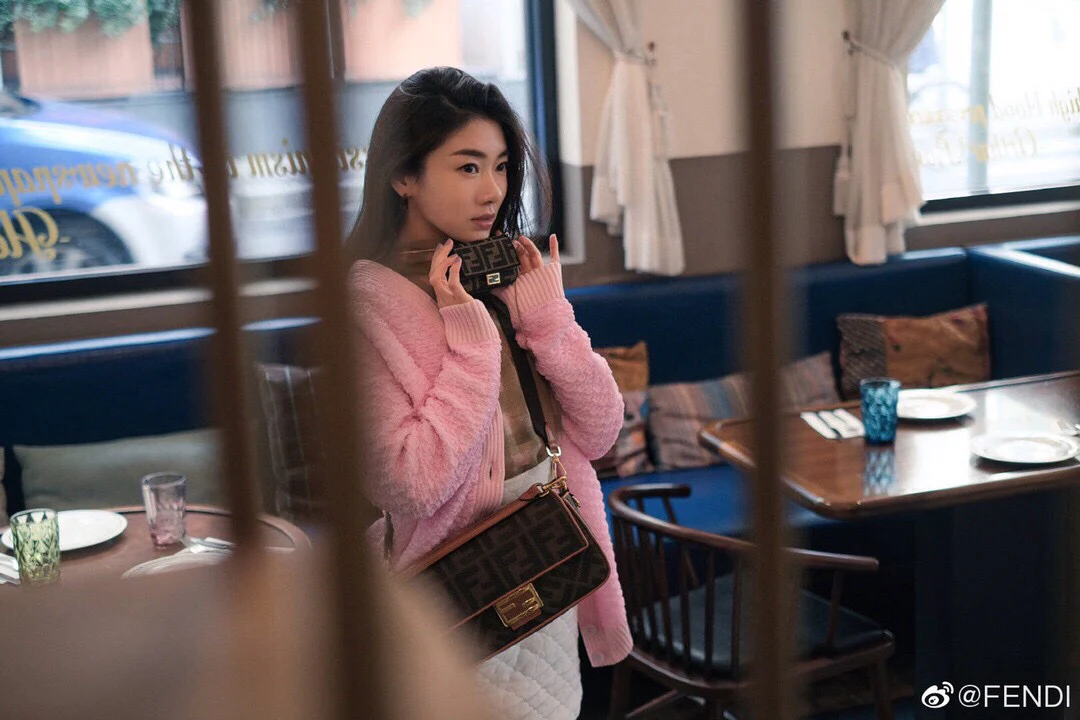 Сумка Fendi Baquette - вышивка из выстиранного денима.