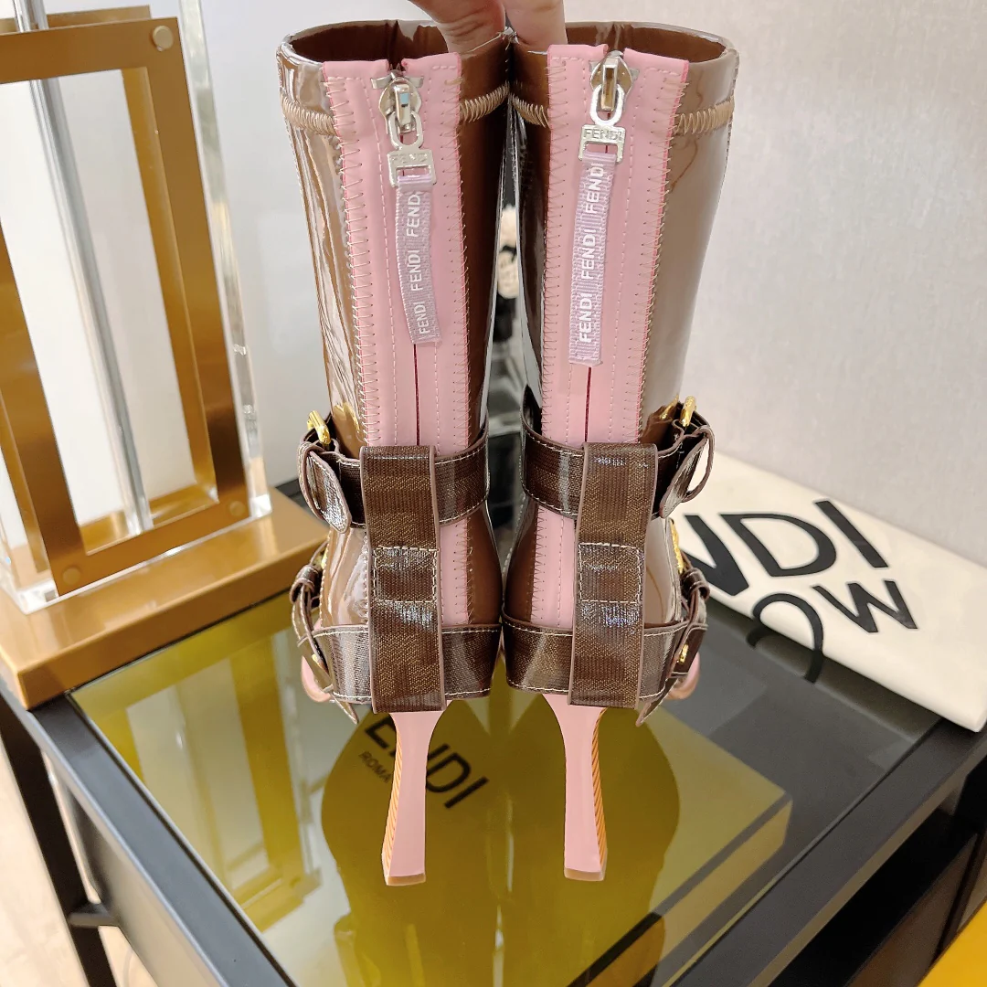 Fendi - Новинка сезона осень/зима 2022 - Сапоги на высоком каблуке