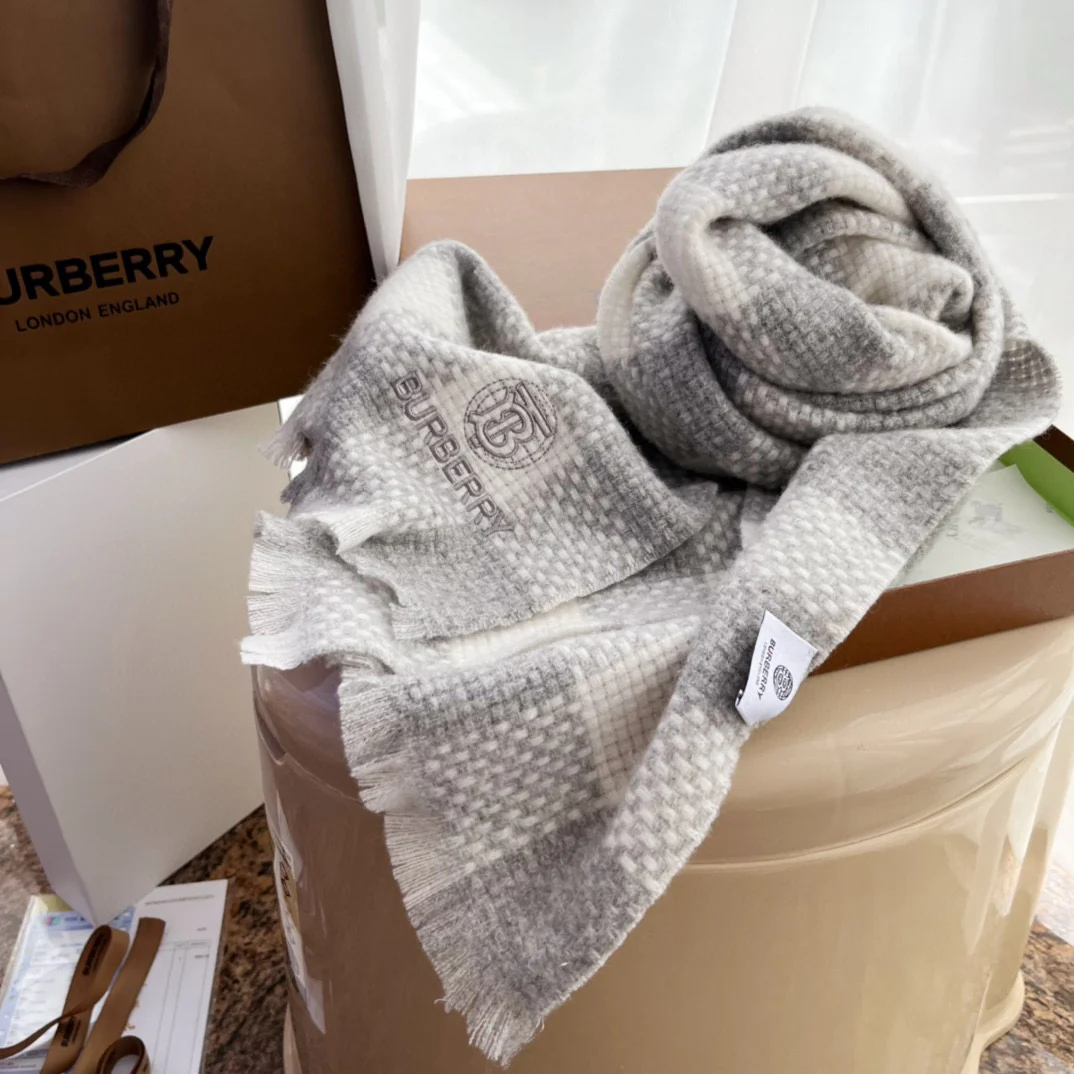 Шарф Burberry из усадочной шерсти в клетку - 32 см - 190 см - 125 г - 100% шерсть - серый