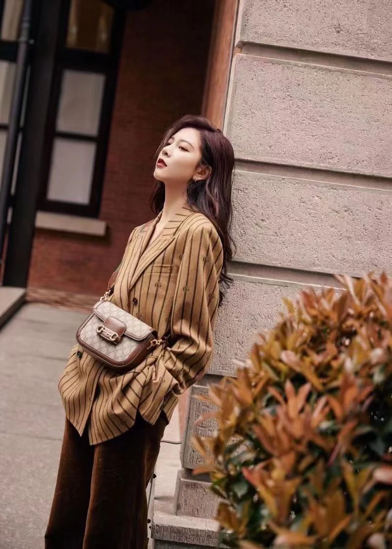 Сумка-седло Gucci 1955 с пряжкой в ??виде подковы - маленькая, 20-5 см