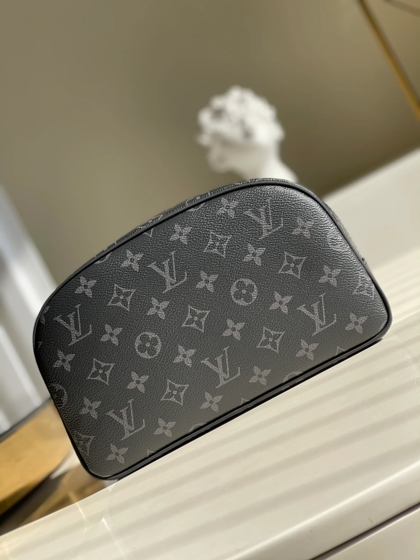 lv-m47527-damier canvas toiletry bag-clutch-1