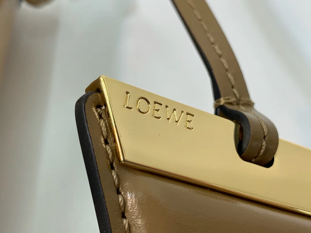 Треугольная сумка Loewe - Телячья кожа - Маленькая - 4