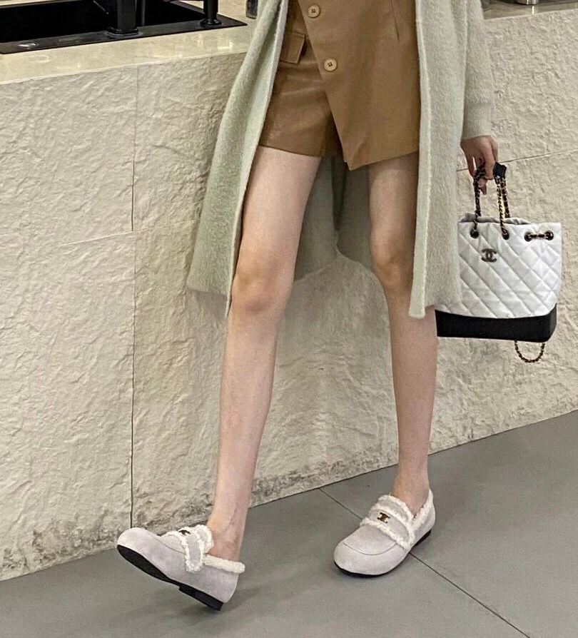 Коллекция Celine ?Ранняя весна 2022? — Пушистые балетки — Фотографии в обуви.