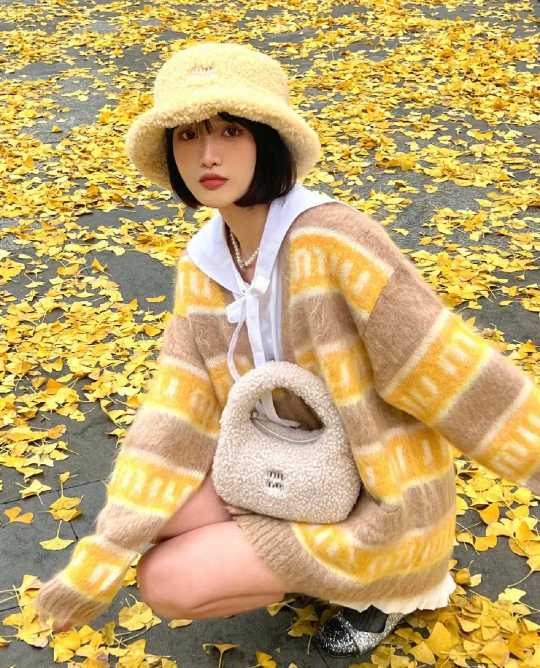 Сумка Miu Miu Wander - овечья шерсть - белый наряд (поделиться)