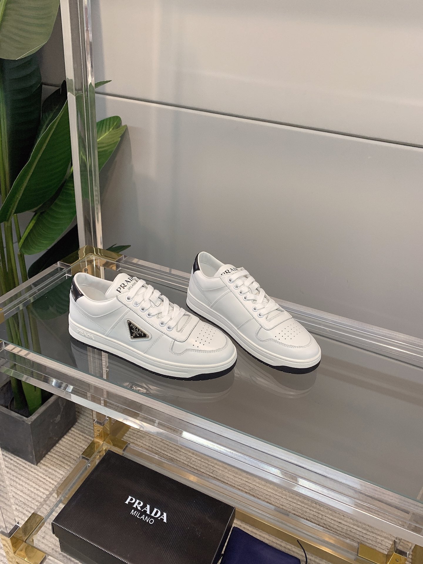 Prada - Белые кроссовки - Повседневная обувь