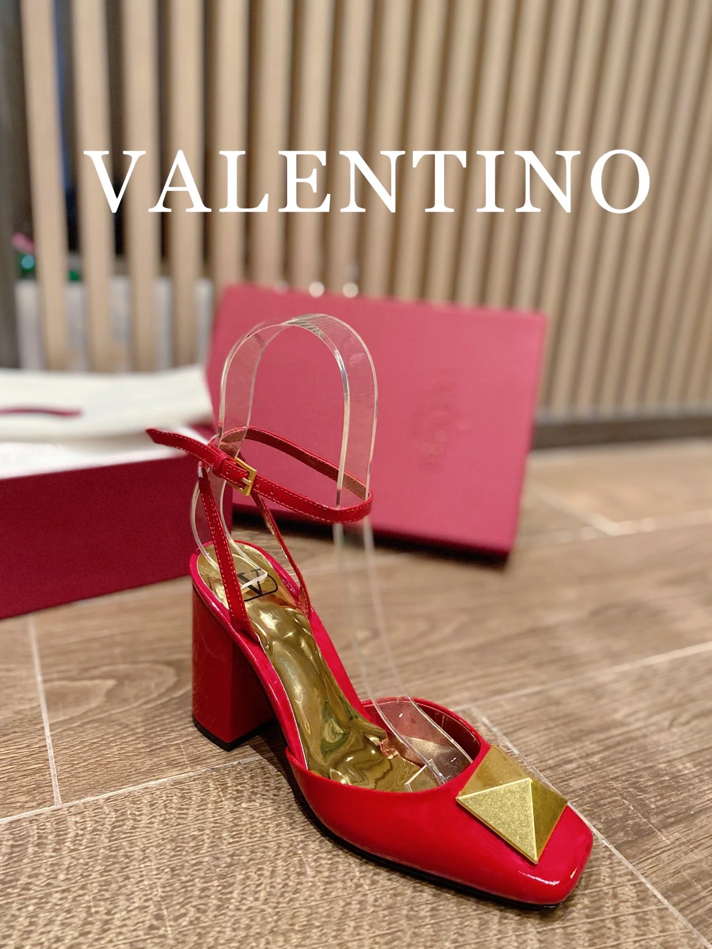 Valentino - Красные туфли на массивном квадратном каблуке