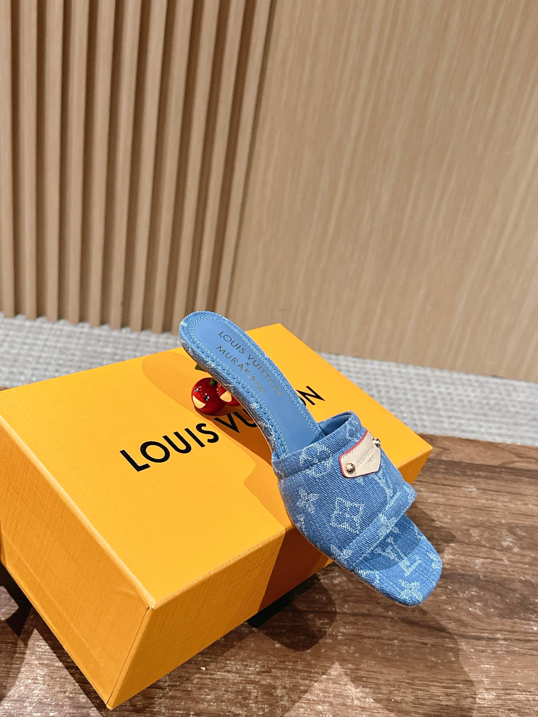 LV - Коллекция Такаши Мураками в стиле ретро - Сандалии на низком каблуке - Джинсово-синие