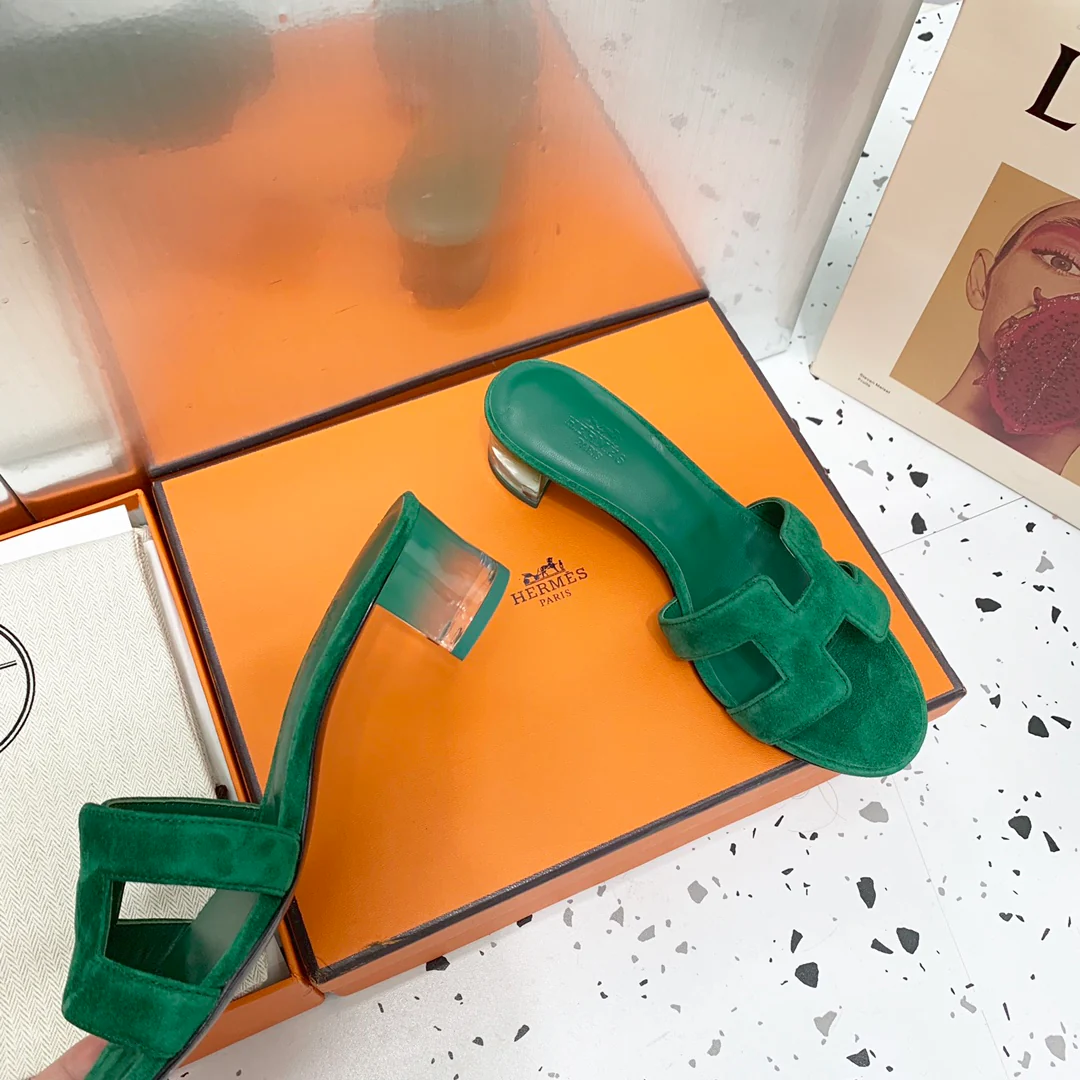 Новинка весны 2022 года от Hermes - сандалии на плоской подошве и среднем каблуке - 2