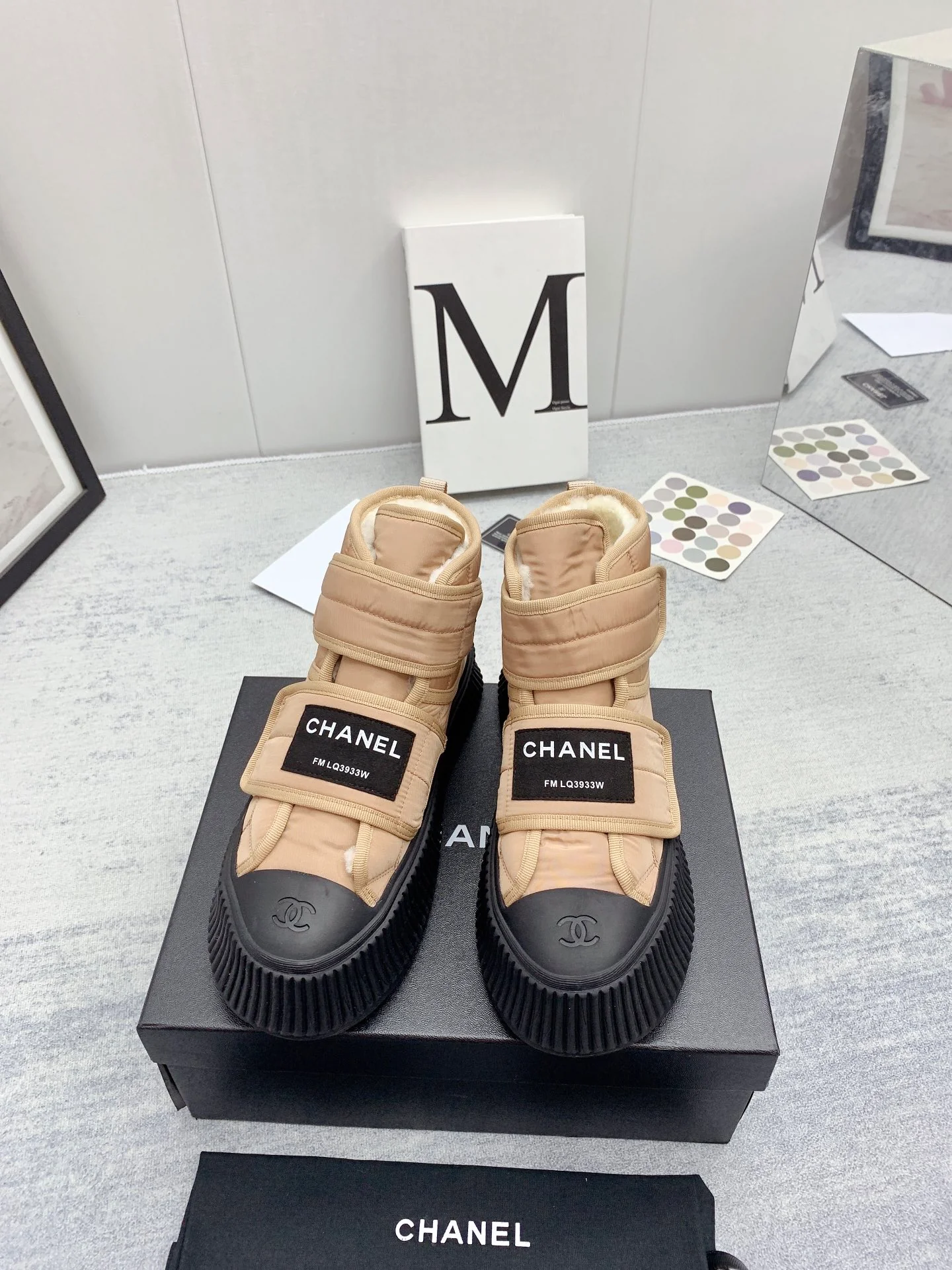 Новинка сезона осень/зима 2022 от Chanel - Повседневные спортивные лоферы - Абрикосовый цвет