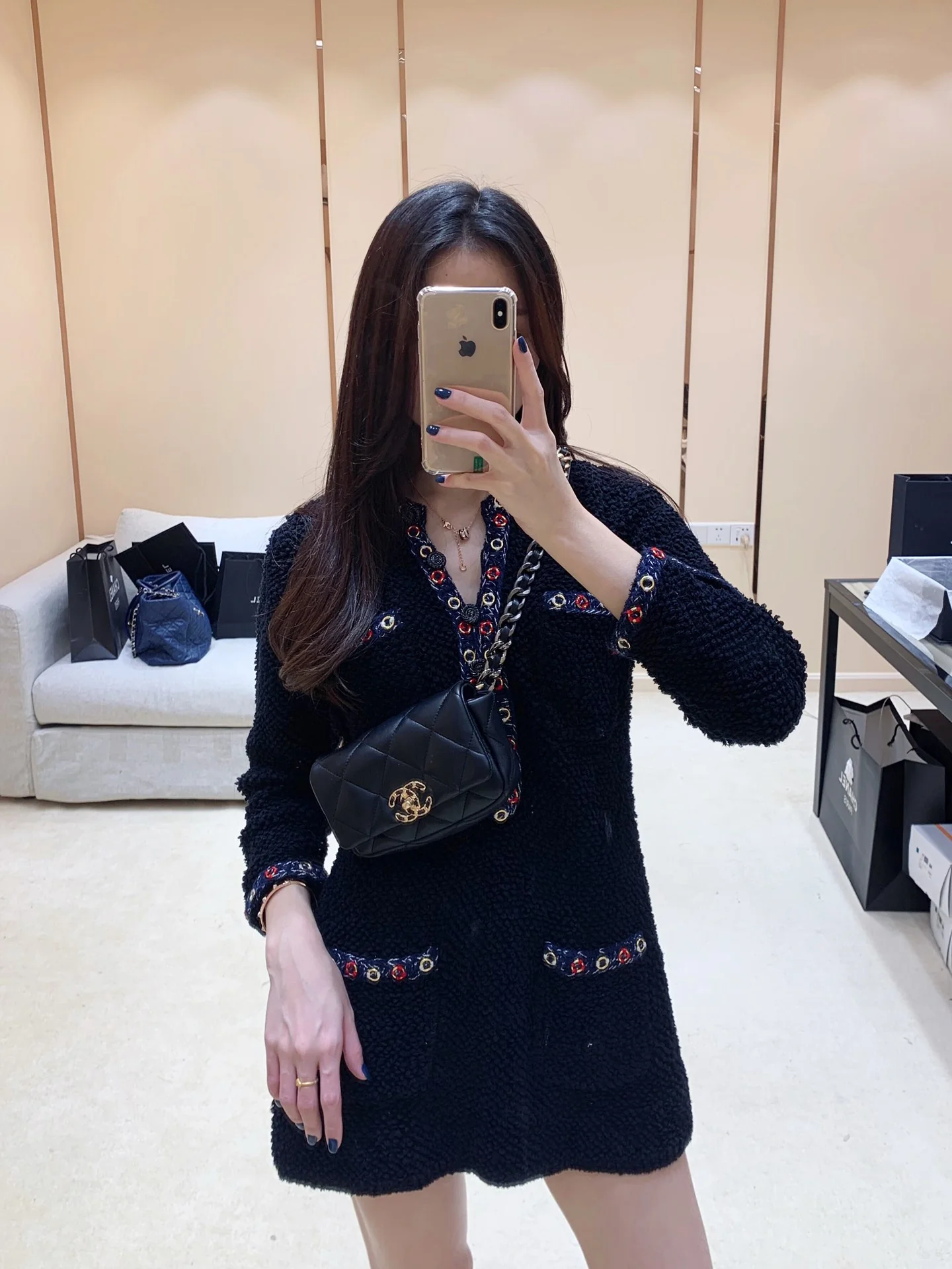 Поясная сумка Chanel 19 - мини-сумка с клапаном, черная