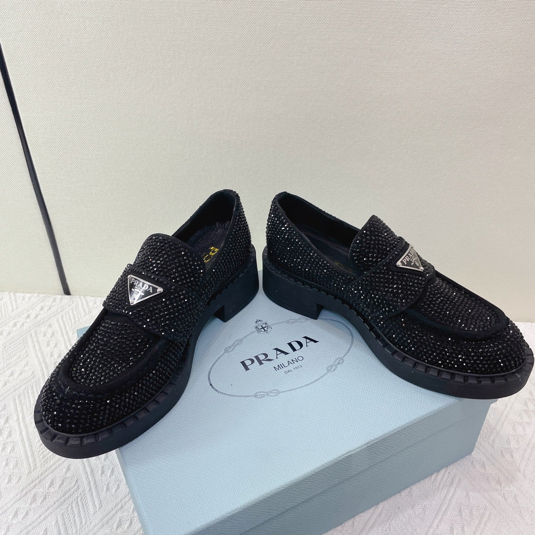 Туфли Prada - Лоферы Prada, украшенные стразами - черные