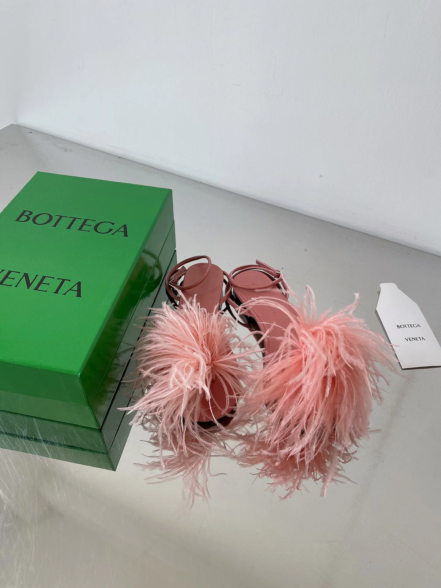 BV - Пушистые босоножки на высоком каблуке-шпильке - Розовые