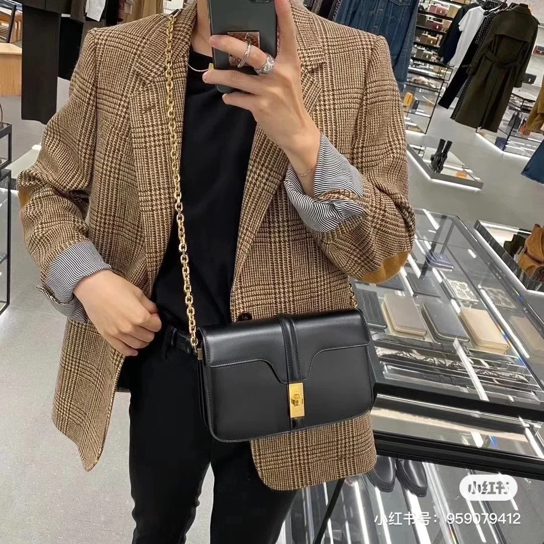 celine-soft-16 кожаная сумка на цепочке-1