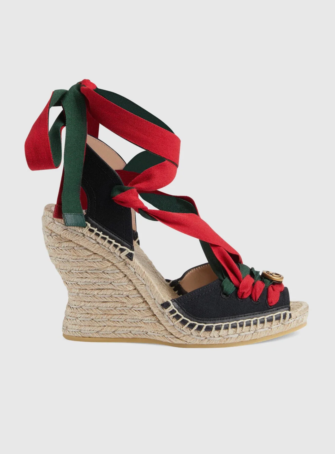 Новинка весны 2023 года от Gucci - Соломенные сандалии на танкетке - Черные