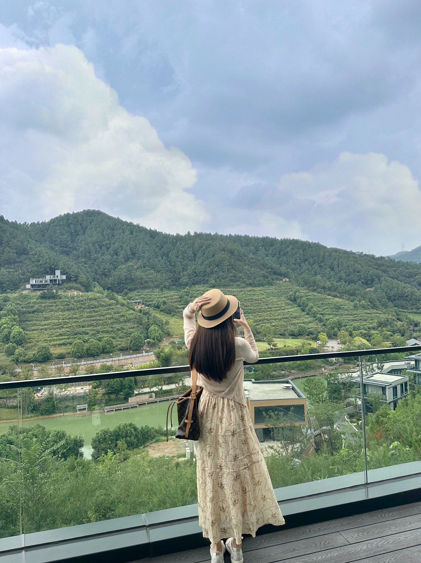 m46203-LV-carryall-pm-Shoulder Bag-Classic Monogram Canvas