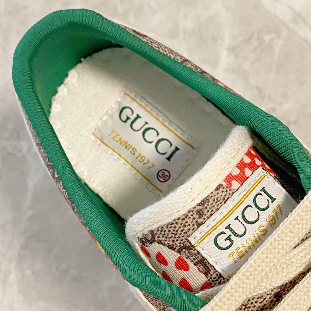 Кроссовки/кеды Gucci